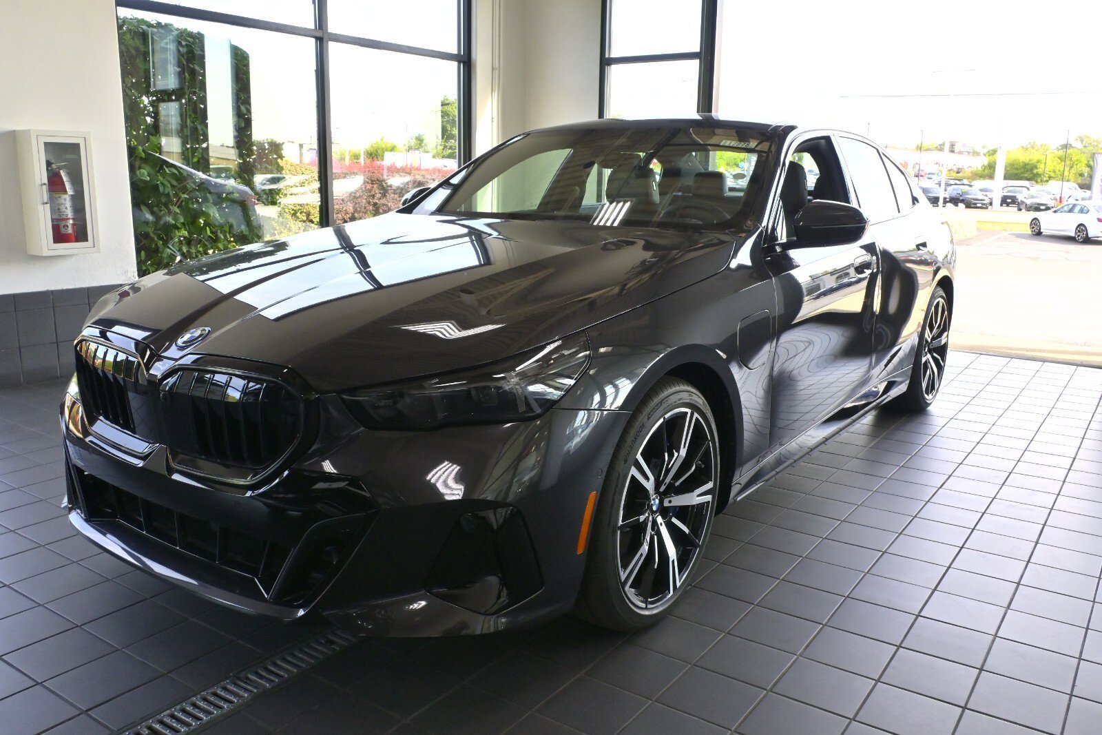 New 2026 BMW 550e xDrive w/ Executive Package image 7