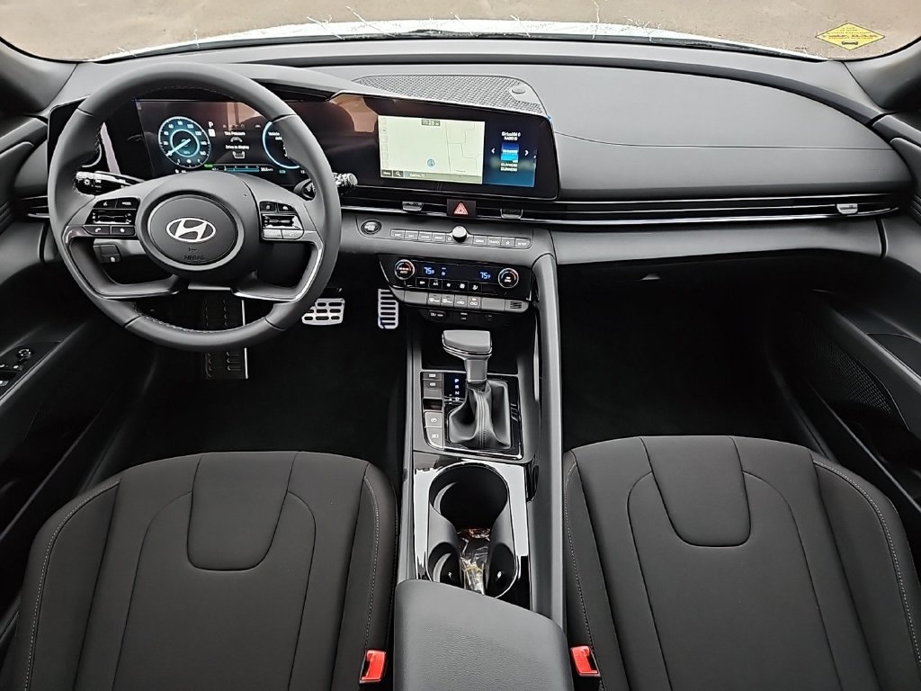 Used 2025 Hyundai Elantra SEL FWD image 17