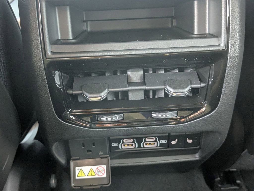 New 2025 Jeep Grand Cherokee Limited w/ Black Appearance Package image 30