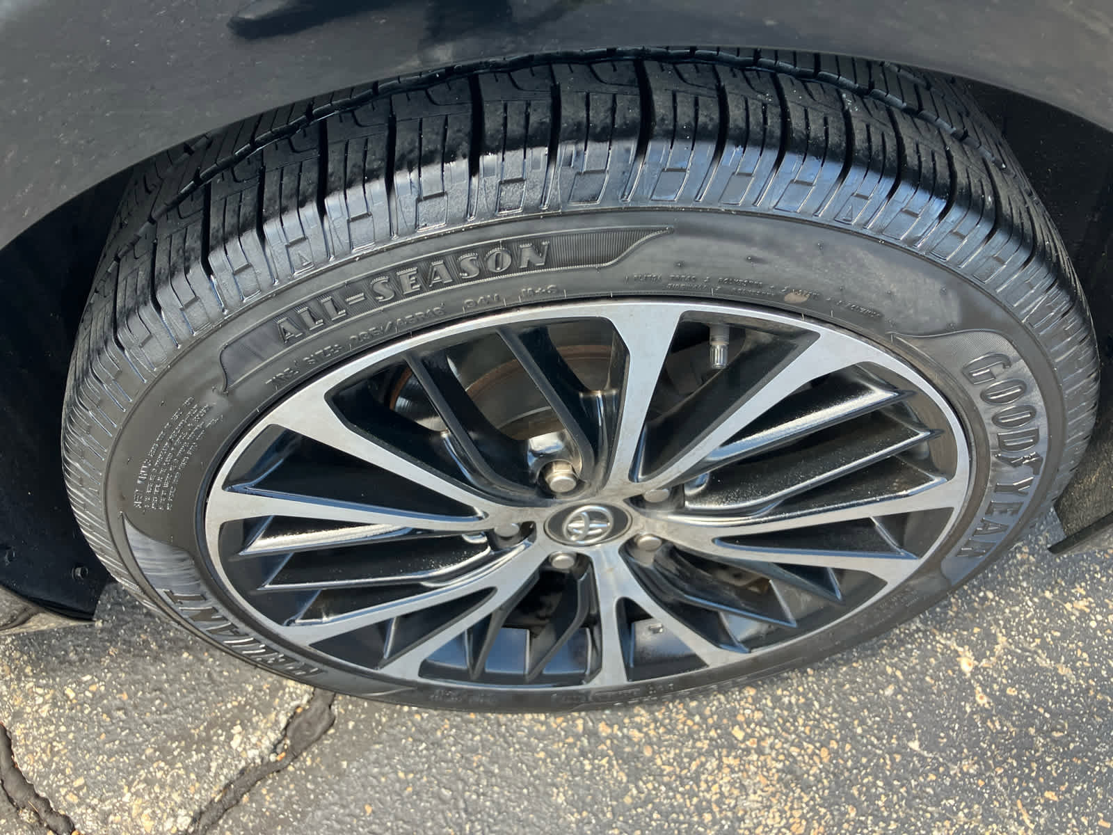 Used 2020 Toyota Camry SE w/ Carpet Mat Package FWD image 6