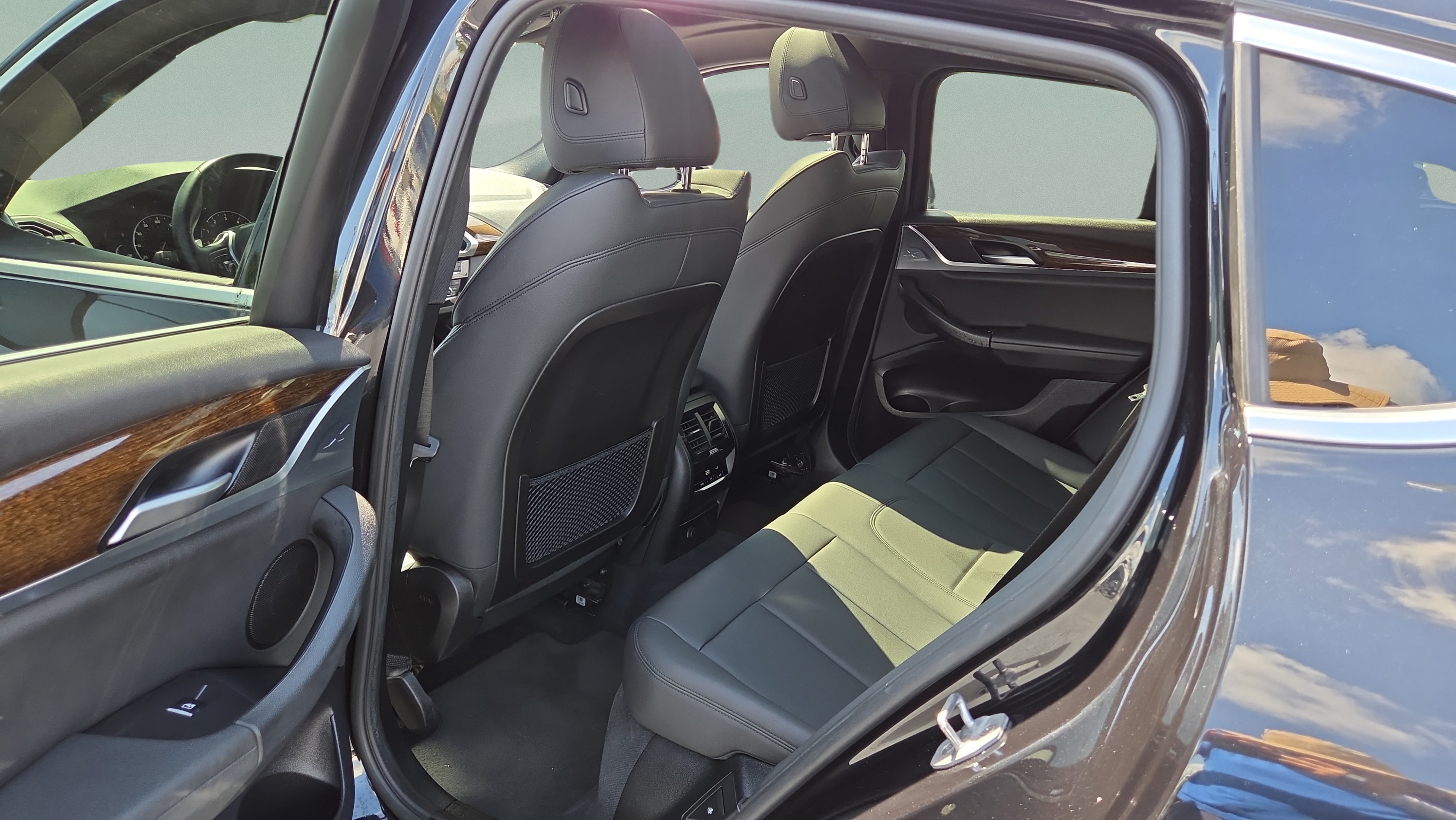 Used 2019 BMW X4 xDrive30i w/ Driving Assistance Package AWD/4WD image 14