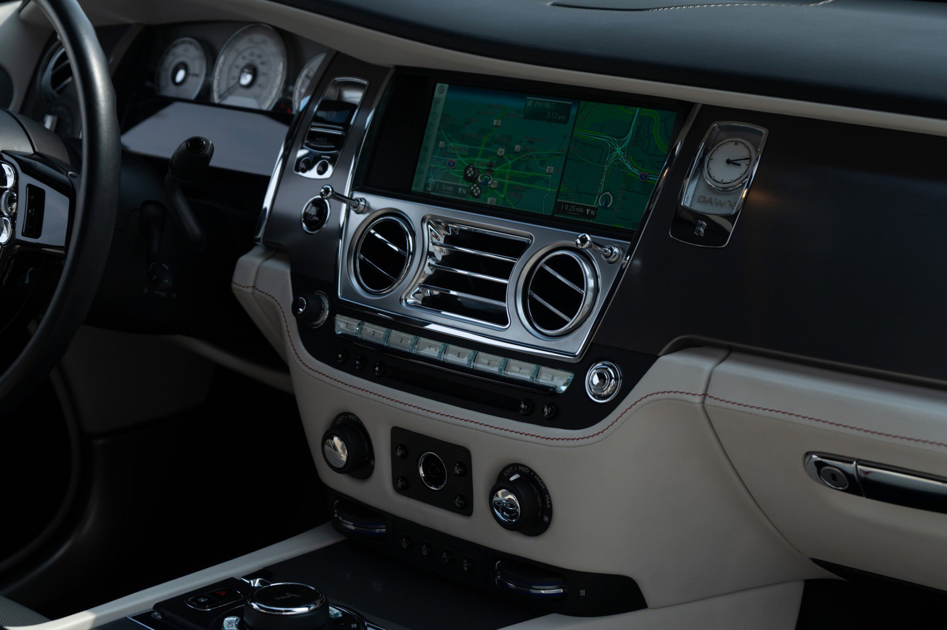Used 2017 Rolls-Royce Dawn image 23