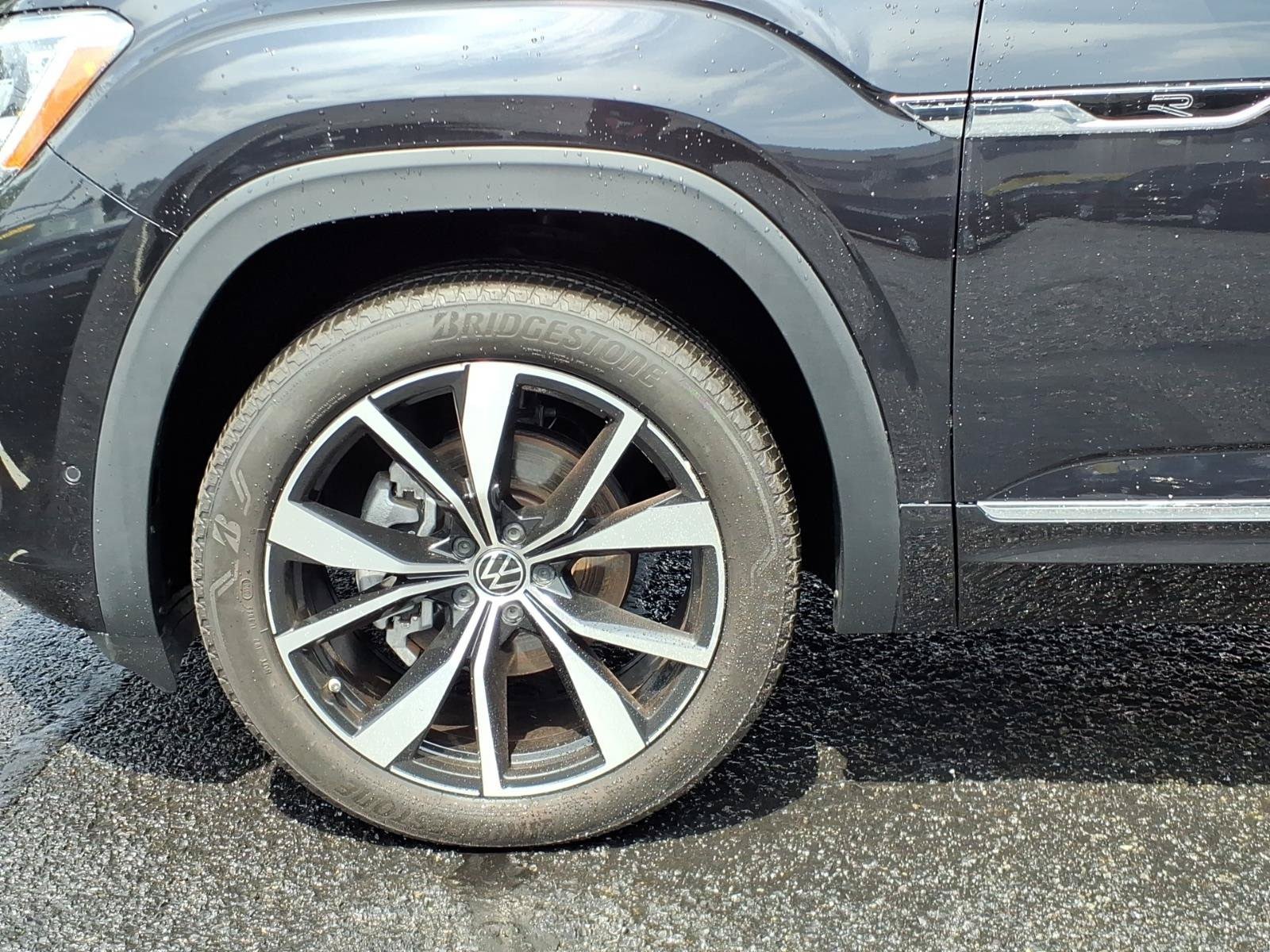 Used 2024 Volkswagen Atlas SEL Premium R-Line AWD/4WD image 9