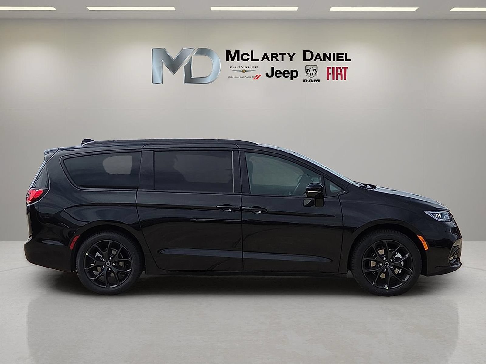 New 2026 Chrysler Pacifica Select w/ S Appearance Package FWD image 6