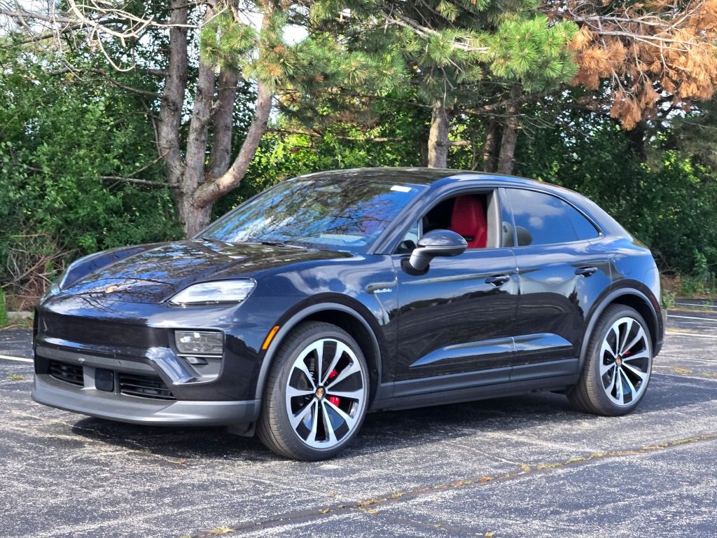 New 2025 Porsche Macan 4S Electric image 39