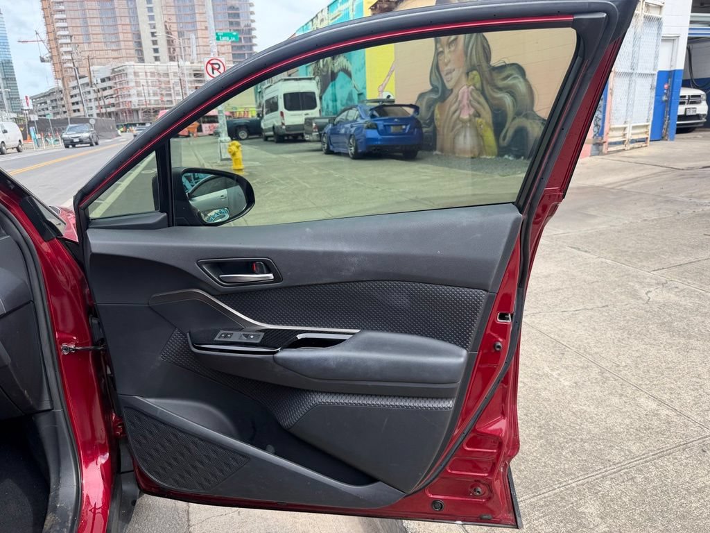 Used 2019 Toyota C-HR XLE FWD image 11