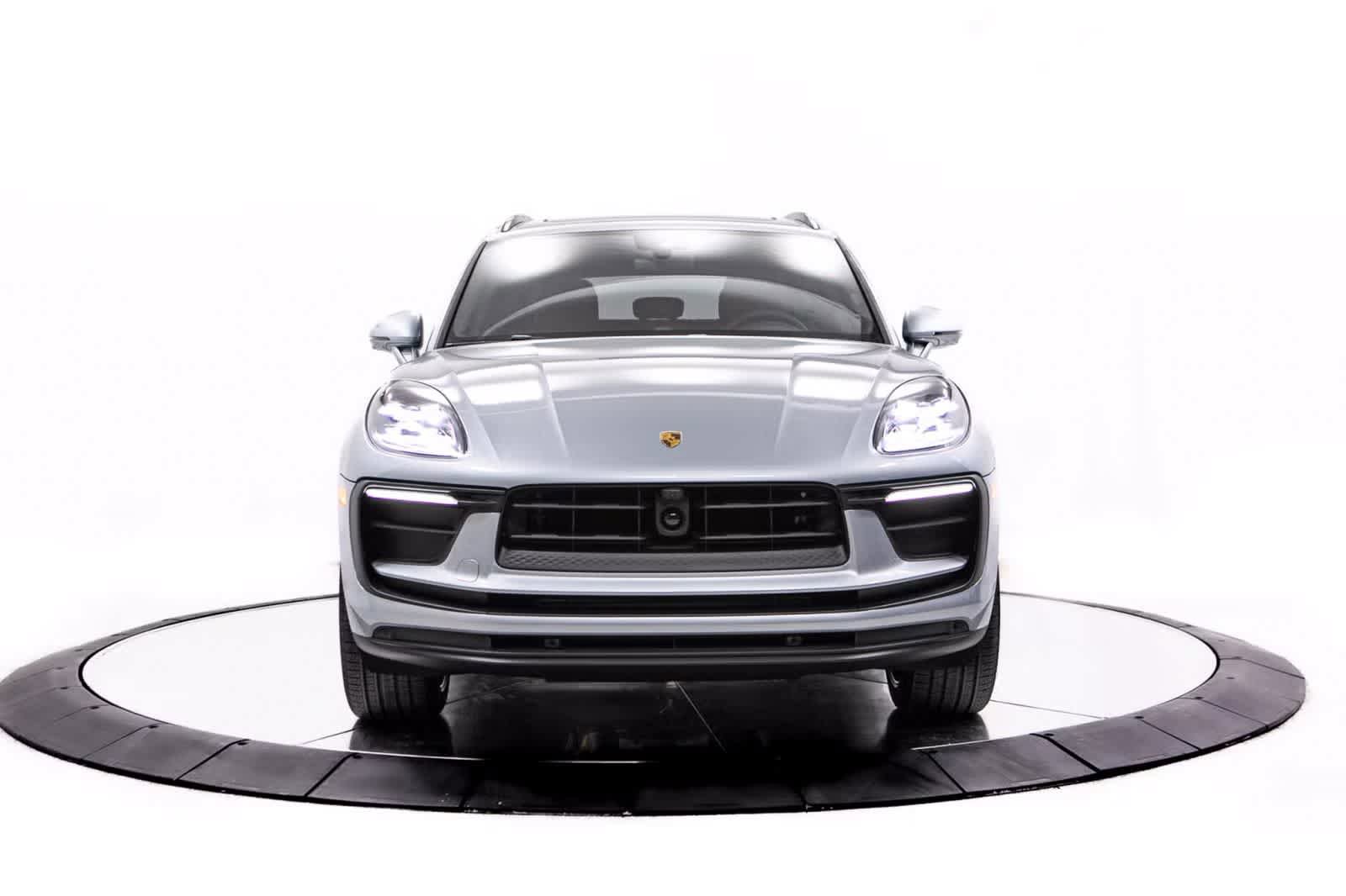 Certified 2026 Porsche Macan AWD/4WD image 10