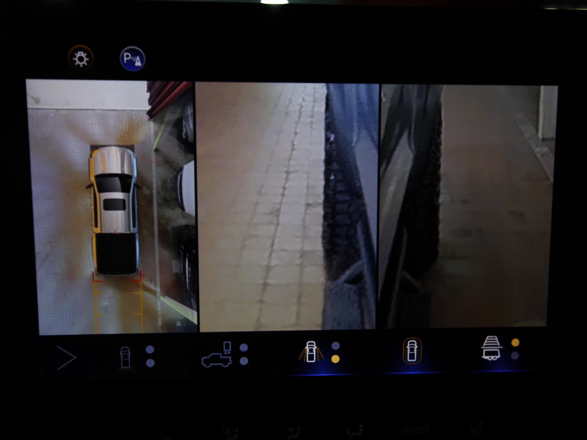 Used 2024 Chevrolet Colorado ZR2 w/ Technology Package image 24