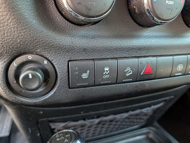 Used 2017 Jeep Wrangler Unlimited Sahara w/ Connectivity Group AWD/4WD image 18
