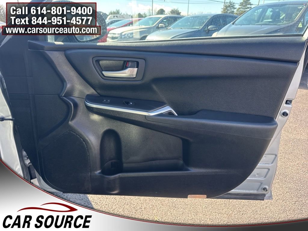 Used 2016 Toyota Camry LE image 28