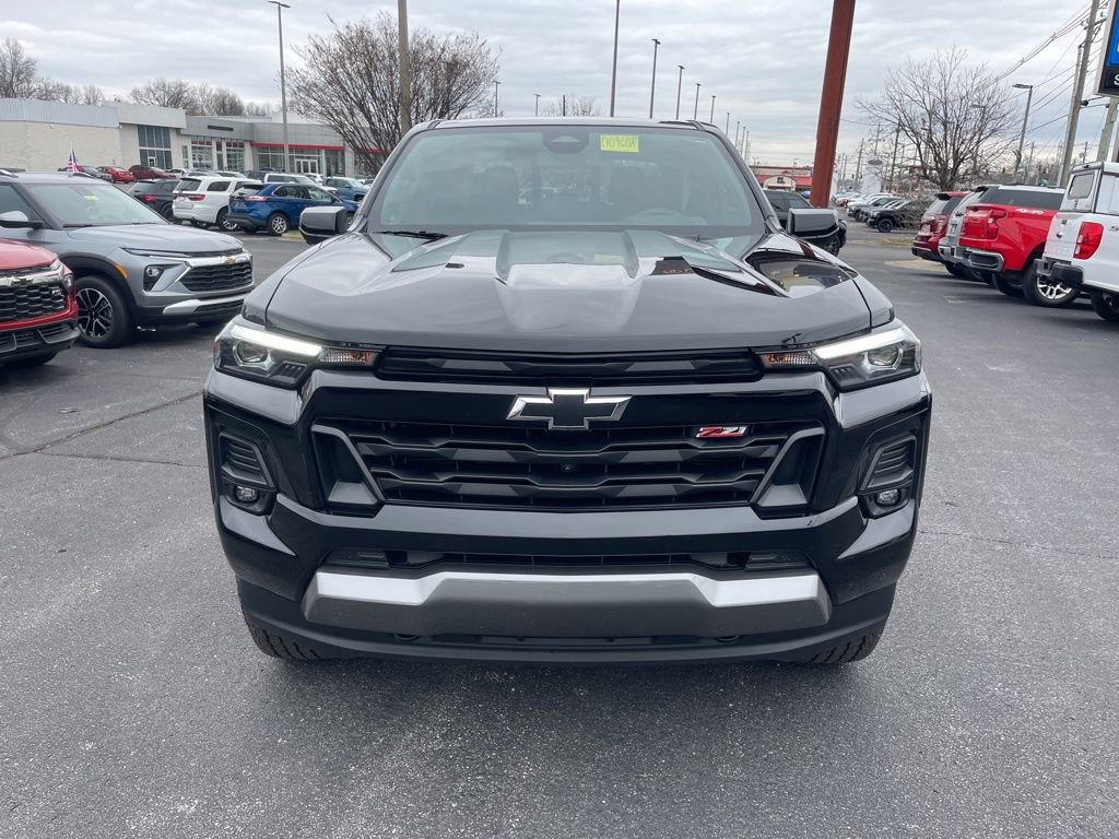 Used 2025 Chevrolet Colorado Z71 w/ Midnight Edition image 2