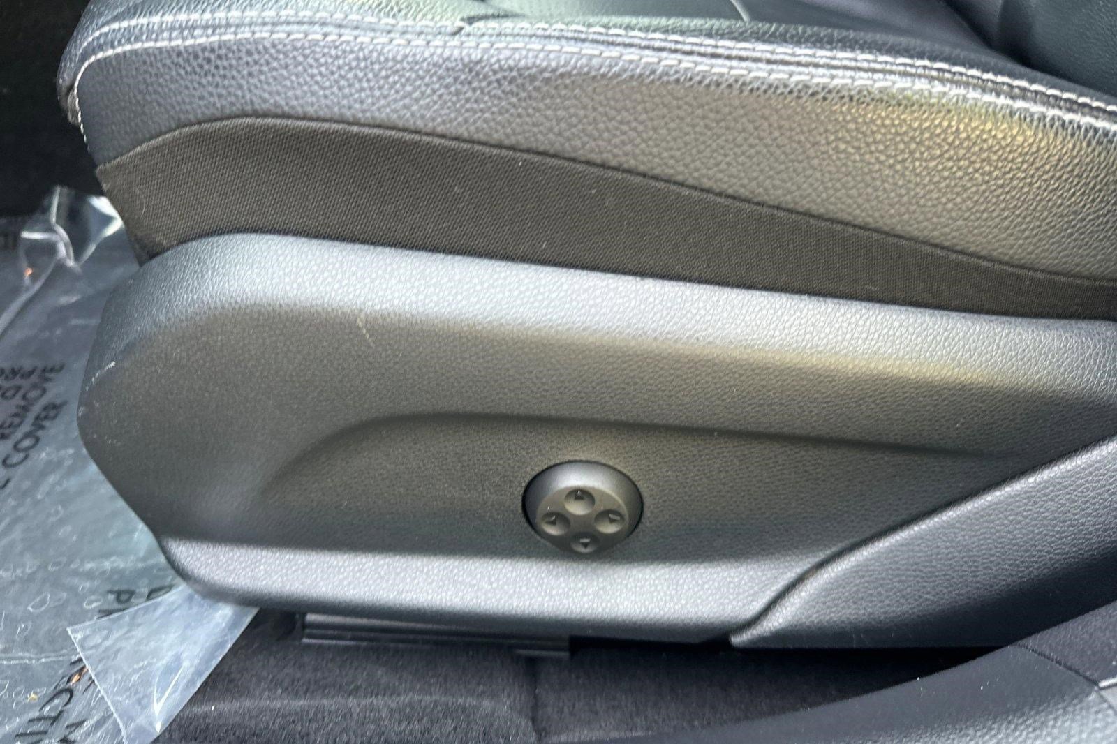 Used 2016 Mercedes-Benz C 350e Sedan image 14