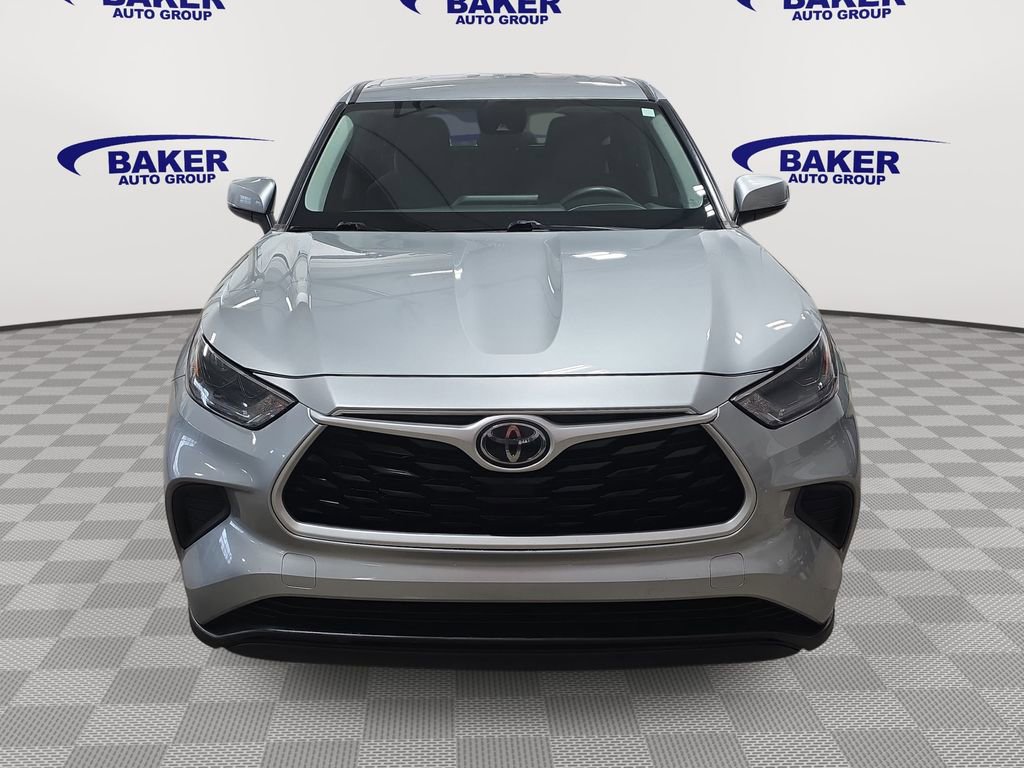 Used 2021 Toyota Highlander L image 2