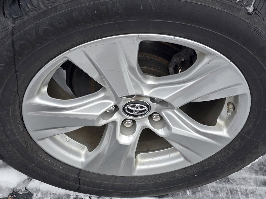 Used 2020 Toyota RAV4 LE image 21