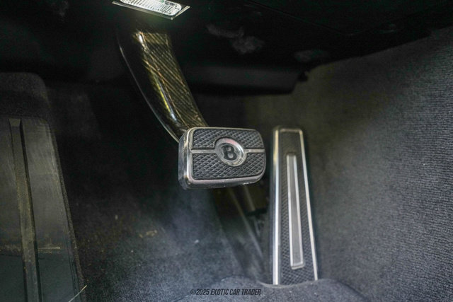 Used 2022 Bentley Flying Spur V8 image 33