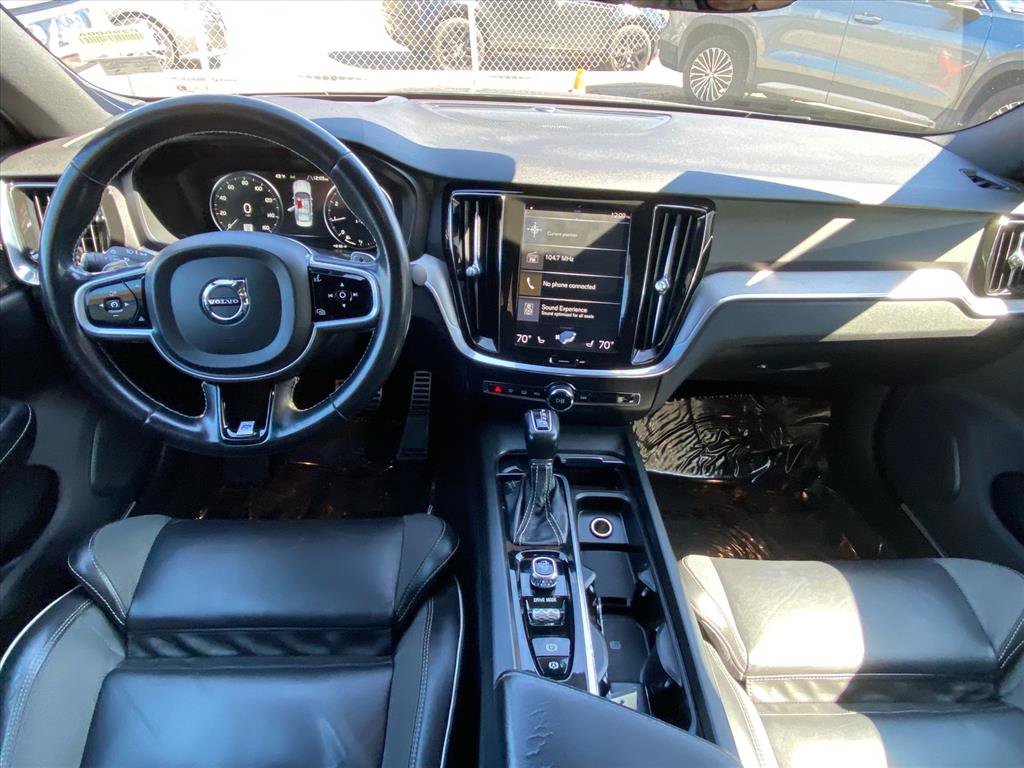 Used 2019 Volvo S60 T6 R-Design image 9