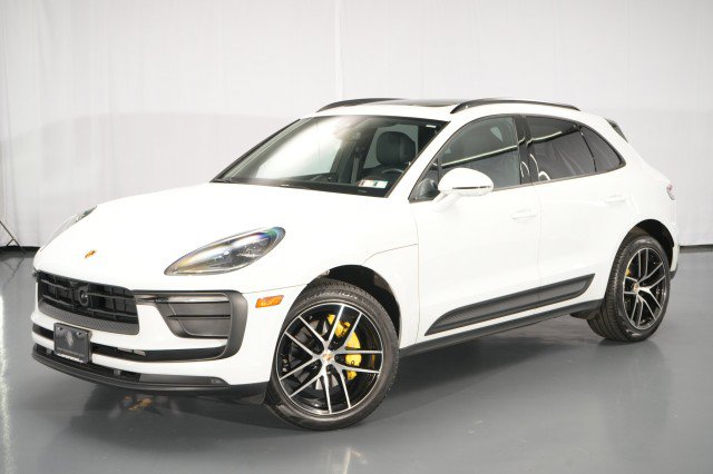 Used 2023 Porsche Macan AWD/4WD image 1