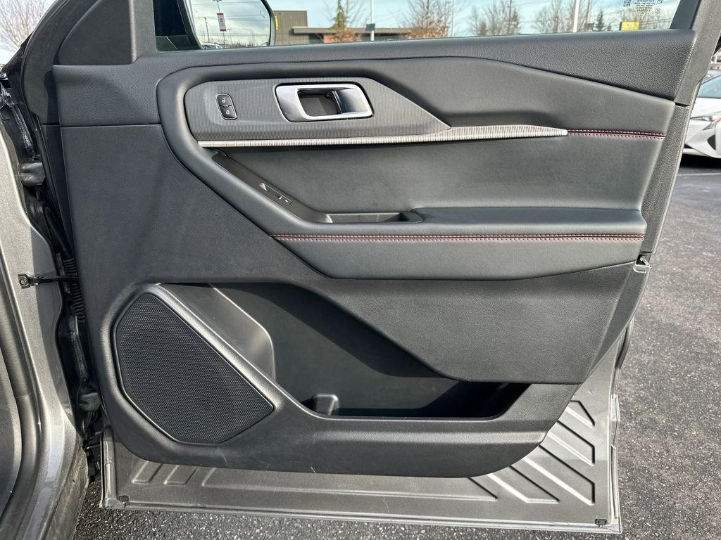 Used 2025 Ford Explorer ST-Line image 18
