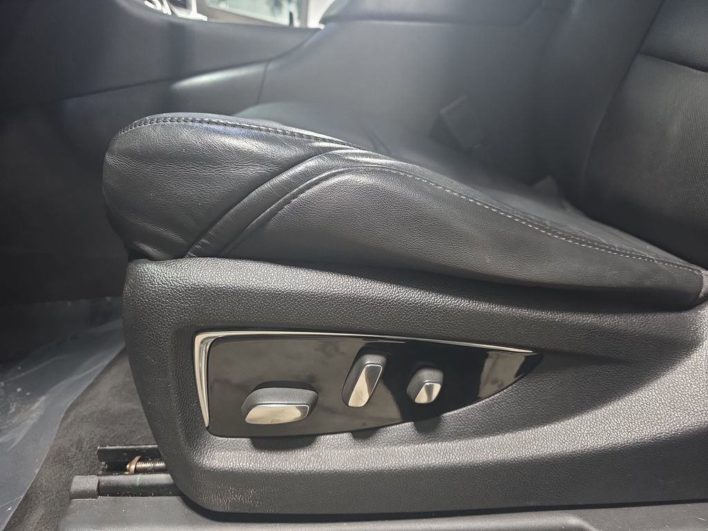 Used 2016 Cadillac Escalade Luxury image 31