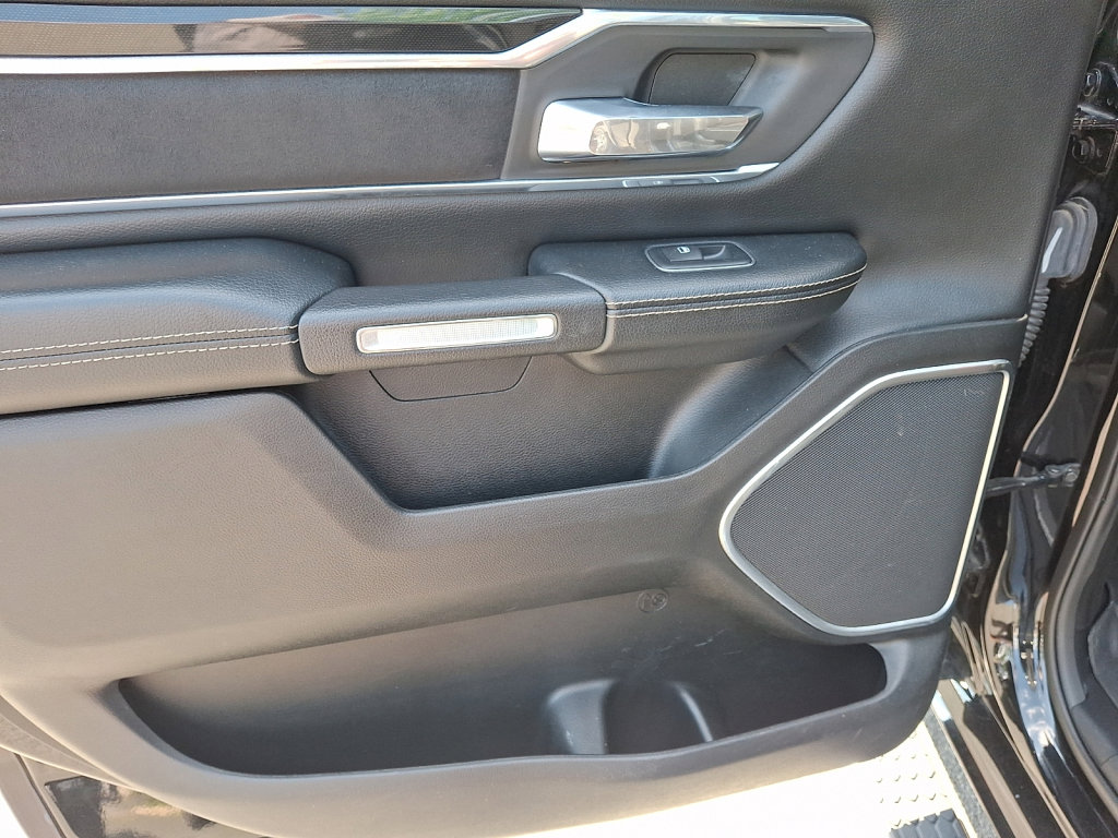 Used 2019 RAM 1500 Laramie AWD/4WD image 23