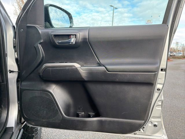 Used 2021 Toyota Tacoma TRD Off-Road AWD/4WD image 10