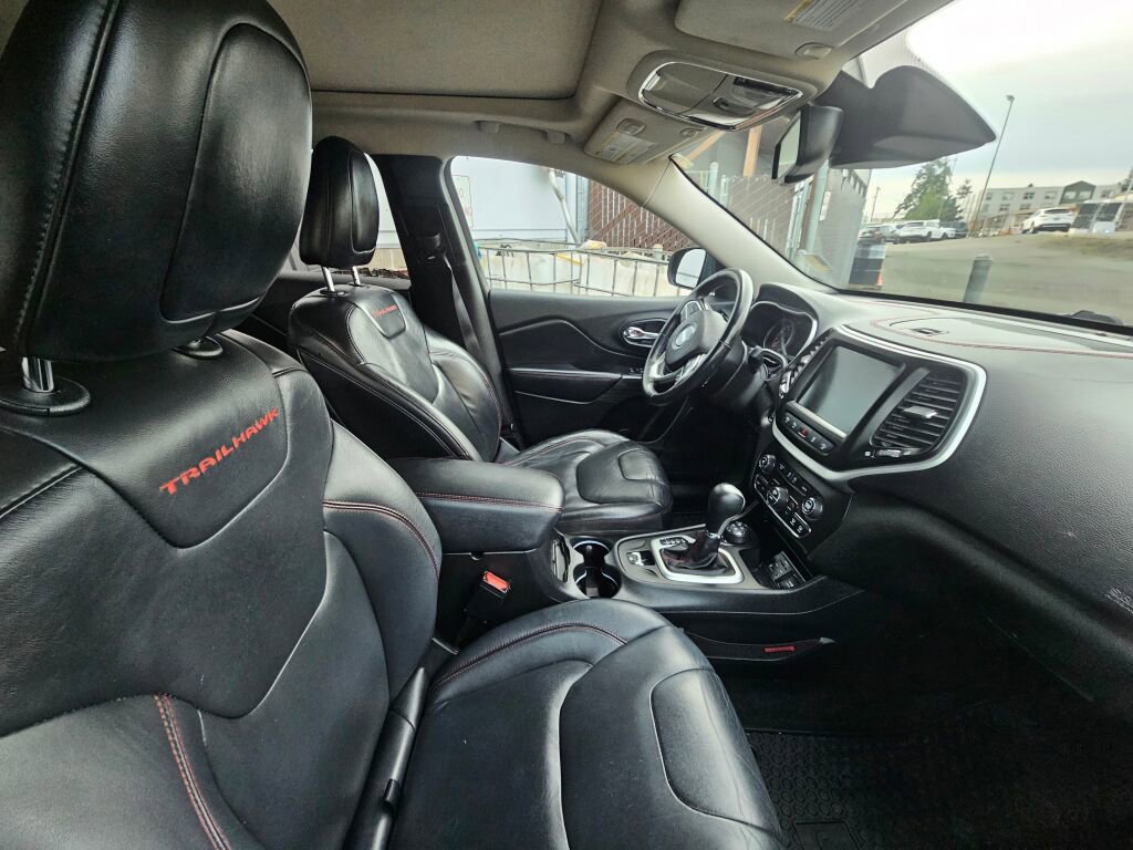 Used 2015 Jeep Cherokee Trailhawk w/ Comfort/Convenience Group image 11