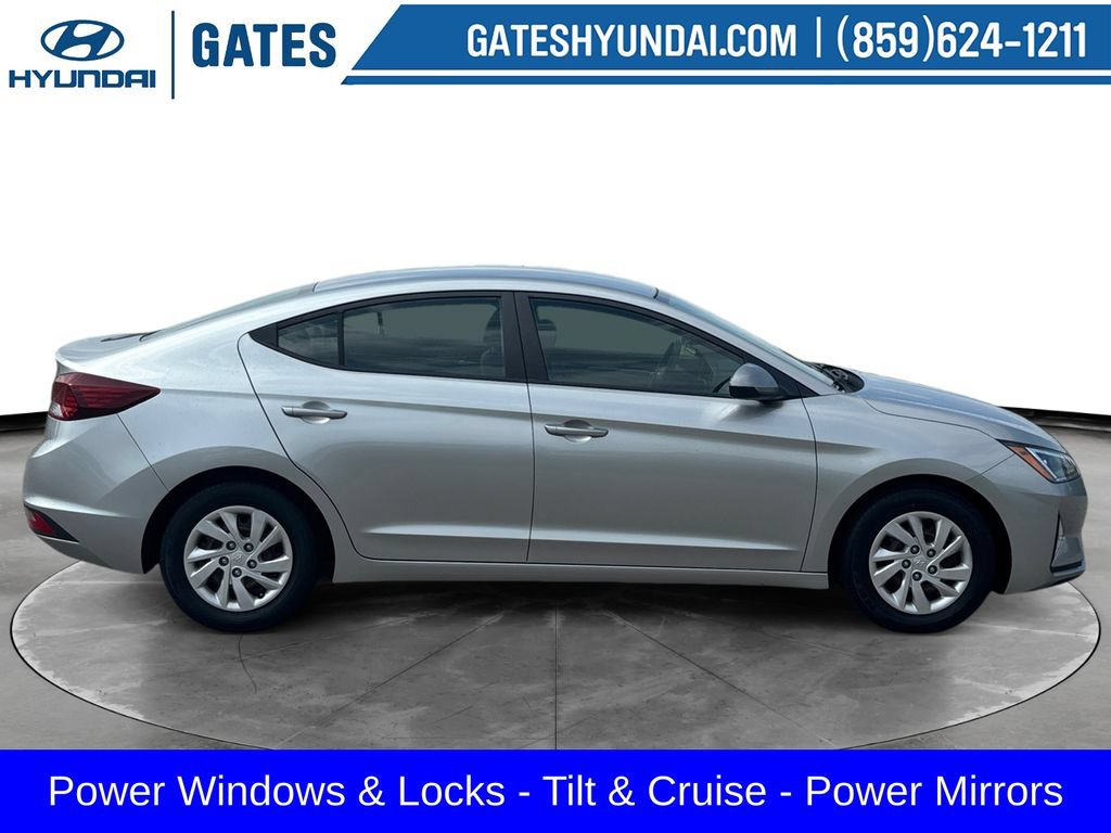 Used 2020 Hyundai Elantra SE FWD image 3