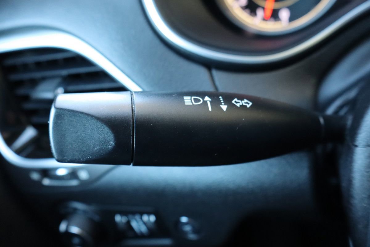 Used 2022 Jeep Cherokee Limited image 31