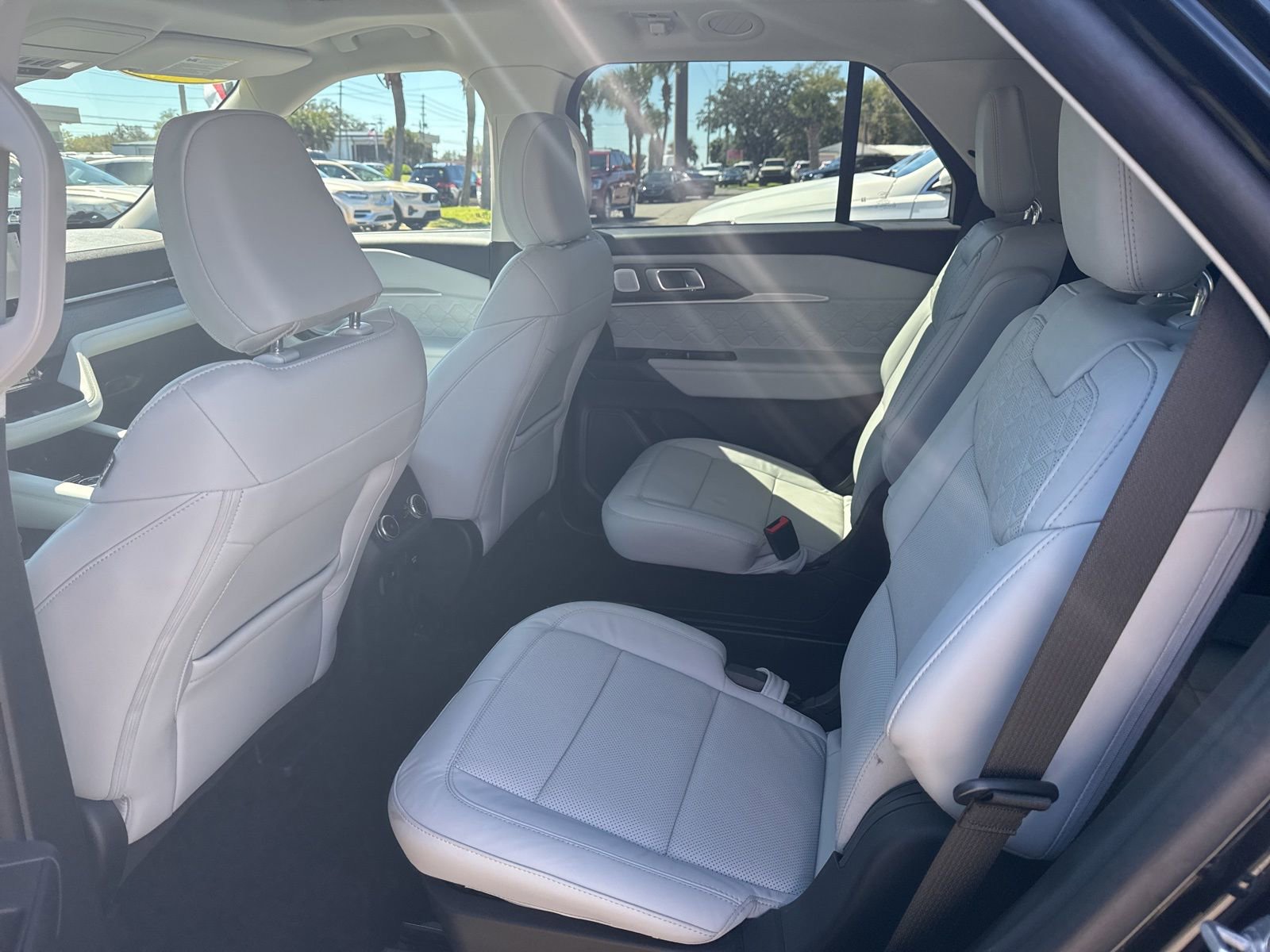 Used 2025 Ford Explorer Platinum w/ Ultimate Package image 12