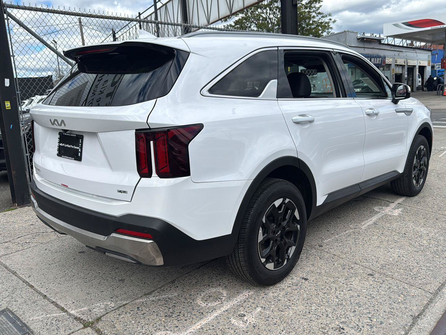New 2025 Kia Sorento S AWD/4WD image 4