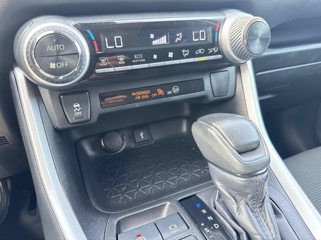 Used 2021 Toyota RAV4 LE AWD/4WD image 18