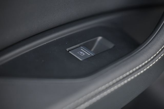 Used 2022 Audi e-tron Premium Plus image 25