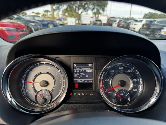 Used 2015 Chrysler Town & Country Touring w/ Driver Convenience Group image 25