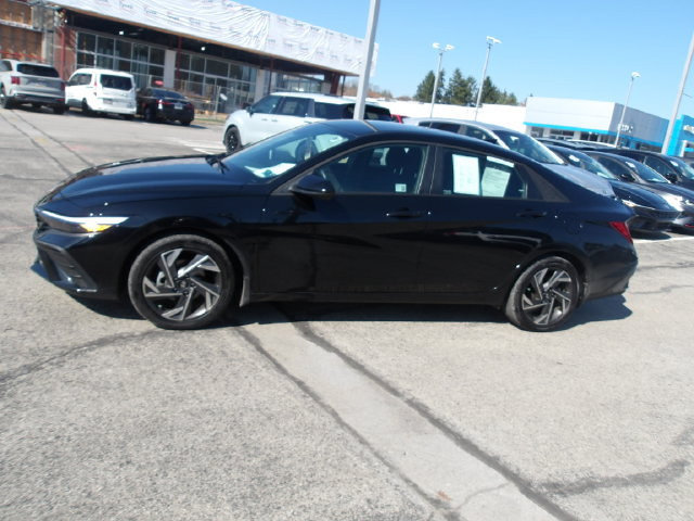 Certified 2025 Hyundai Elantra SEL FWD image 4