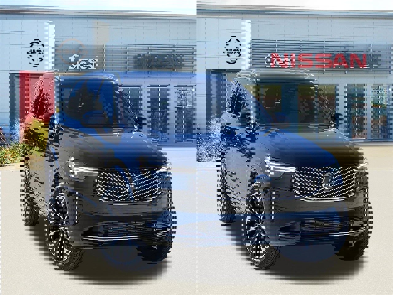 Used 2025 Volvo XC90 T8 Core image 1