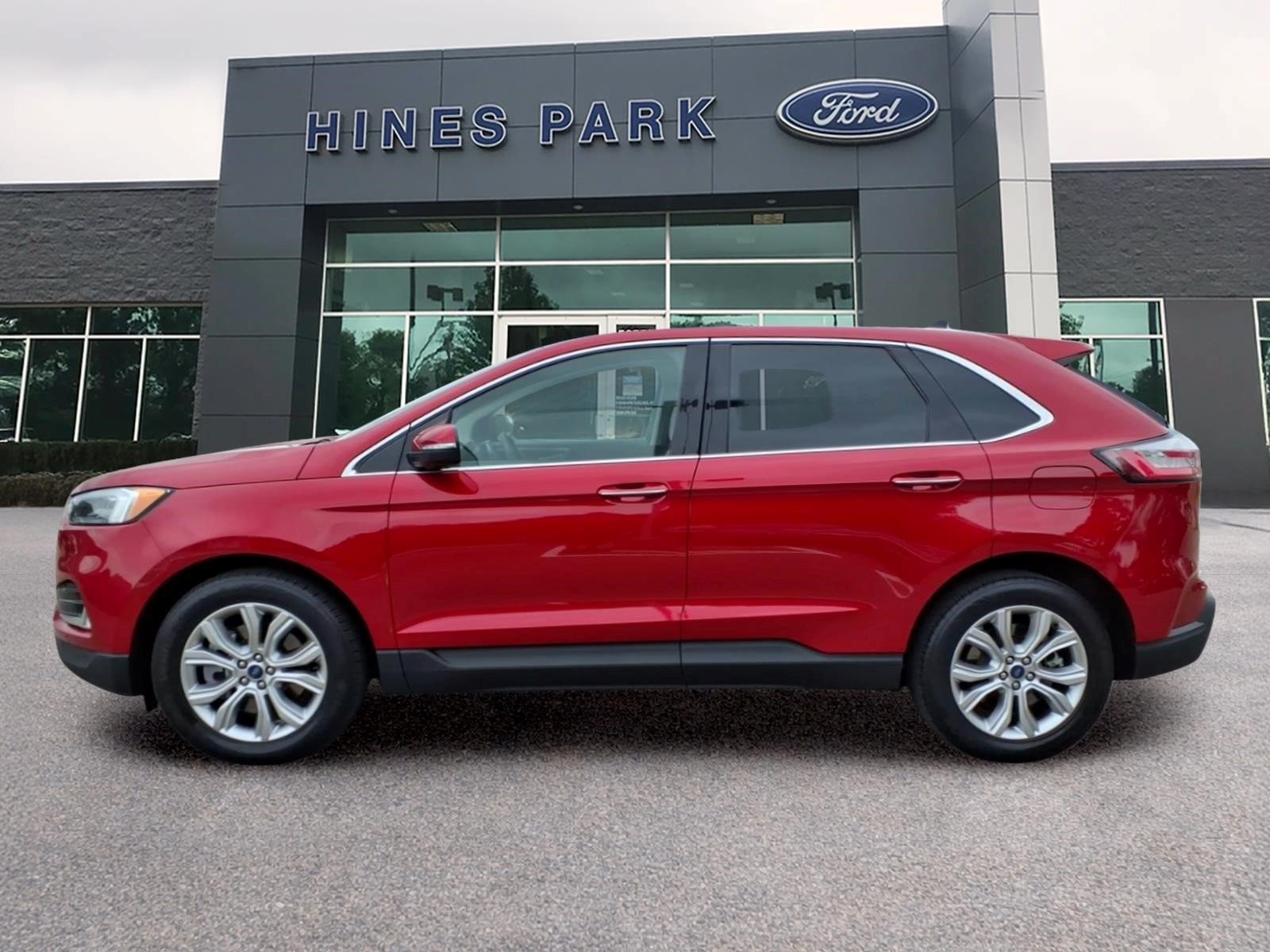 Certified 2022 Ford Edge Titanium w/ Equipment Group 301A AWD/4WD image 4