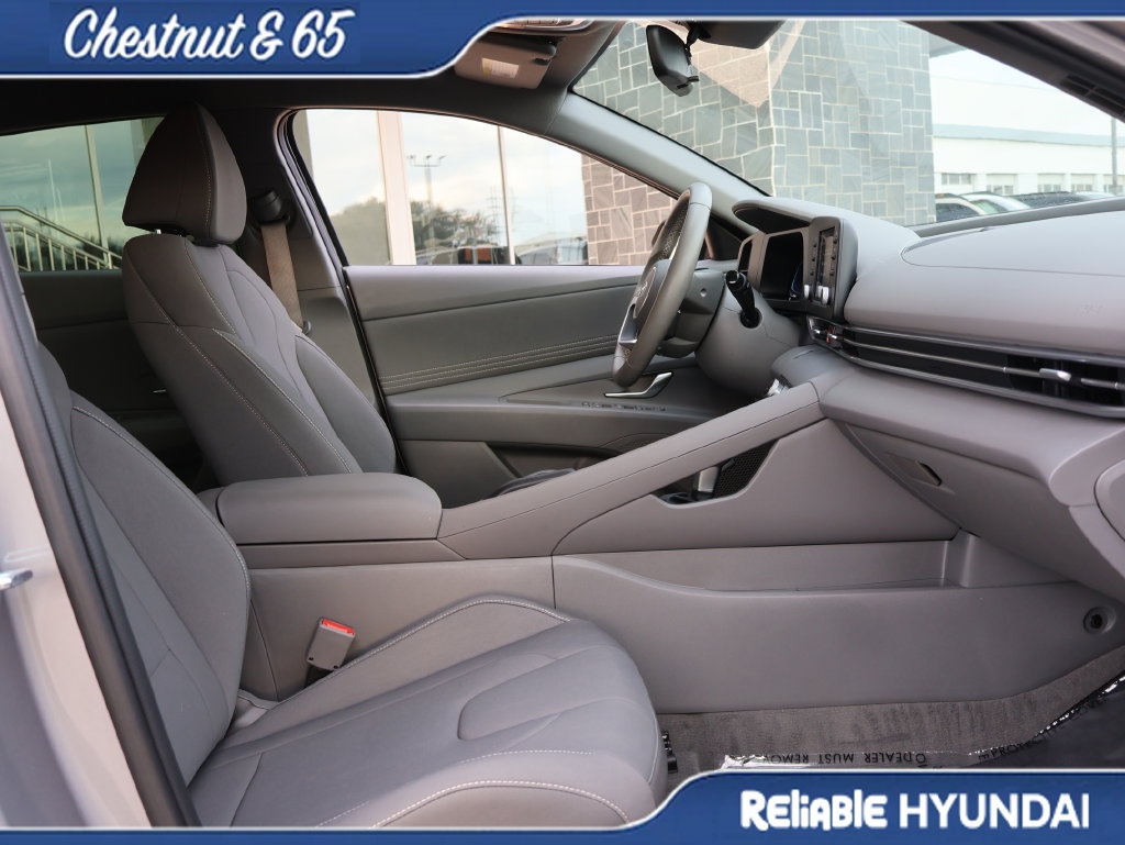 Certified 2025 Hyundai Elantra Sport FWD image 9
