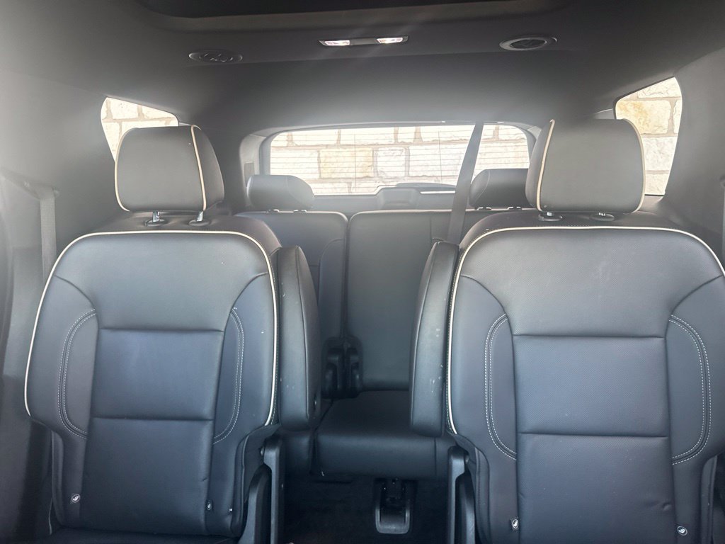 Used 2023 Chevrolet Traverse Premier w/ Redline Edition FWD image 8