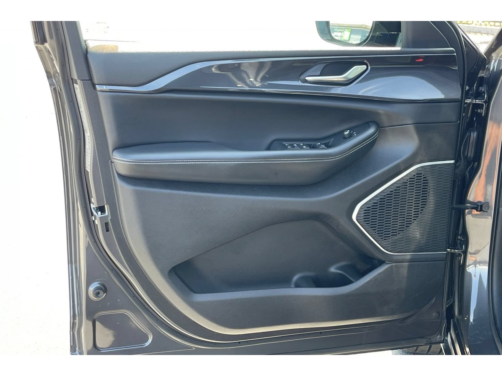 Used 2022 Jeep Grand Cherokee L Laredo RWD image 11