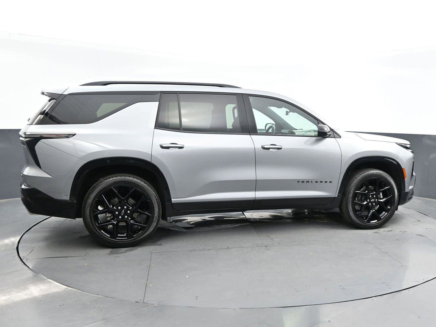 Used 2024 Chevrolet Traverse RS w/ LPO, Floor Liner Package AWD/4WD image 8