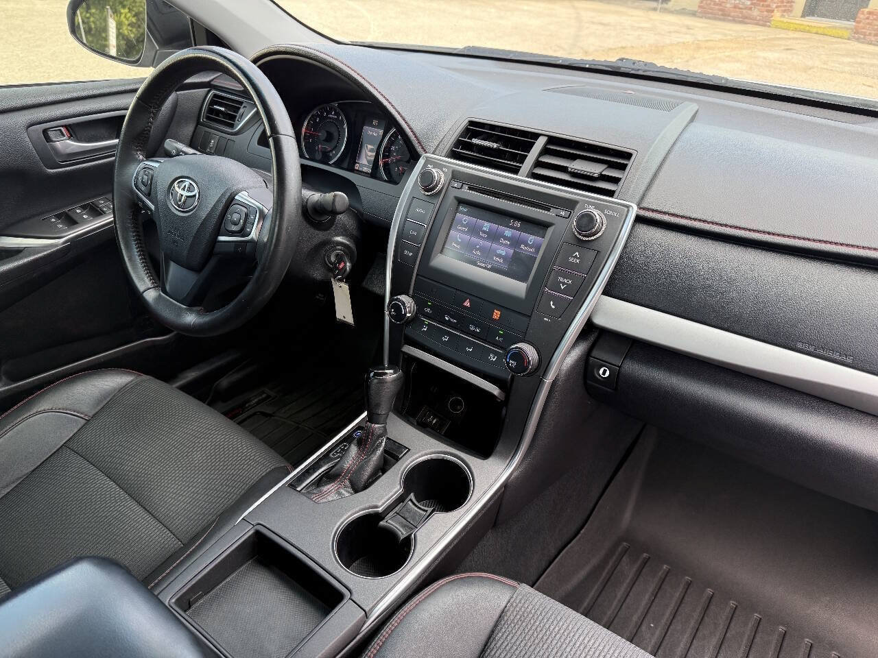 Used 2017 Toyota Camry SE FWD image 28