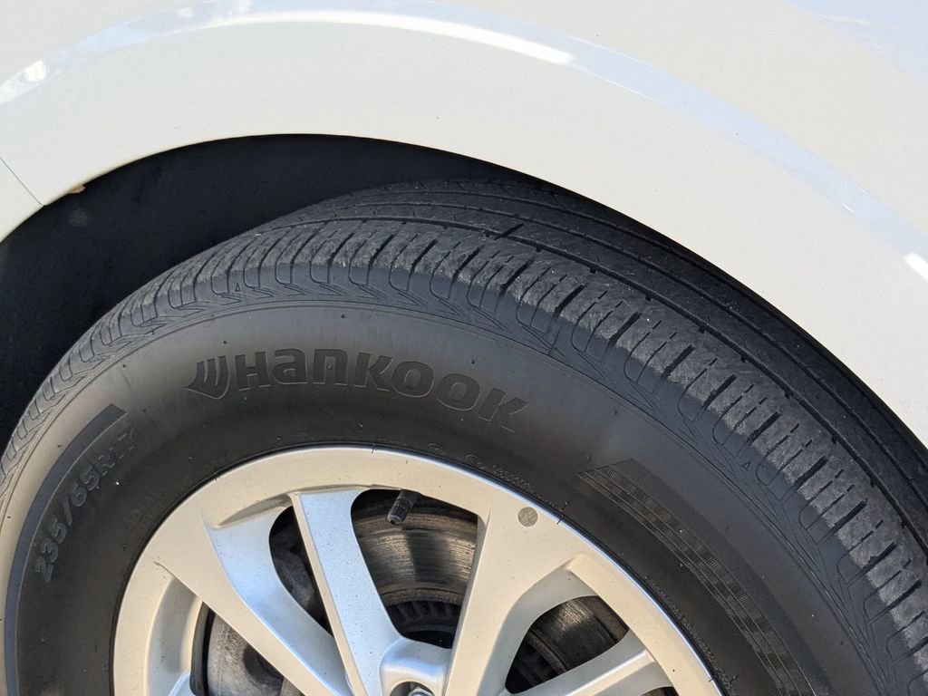 Used 2024 Kia Carnival LX image 28