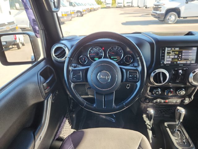 Used 2017 Jeep Wrangler Unlimited Sahara w/ Dual Top Group AWD/4WD image 22