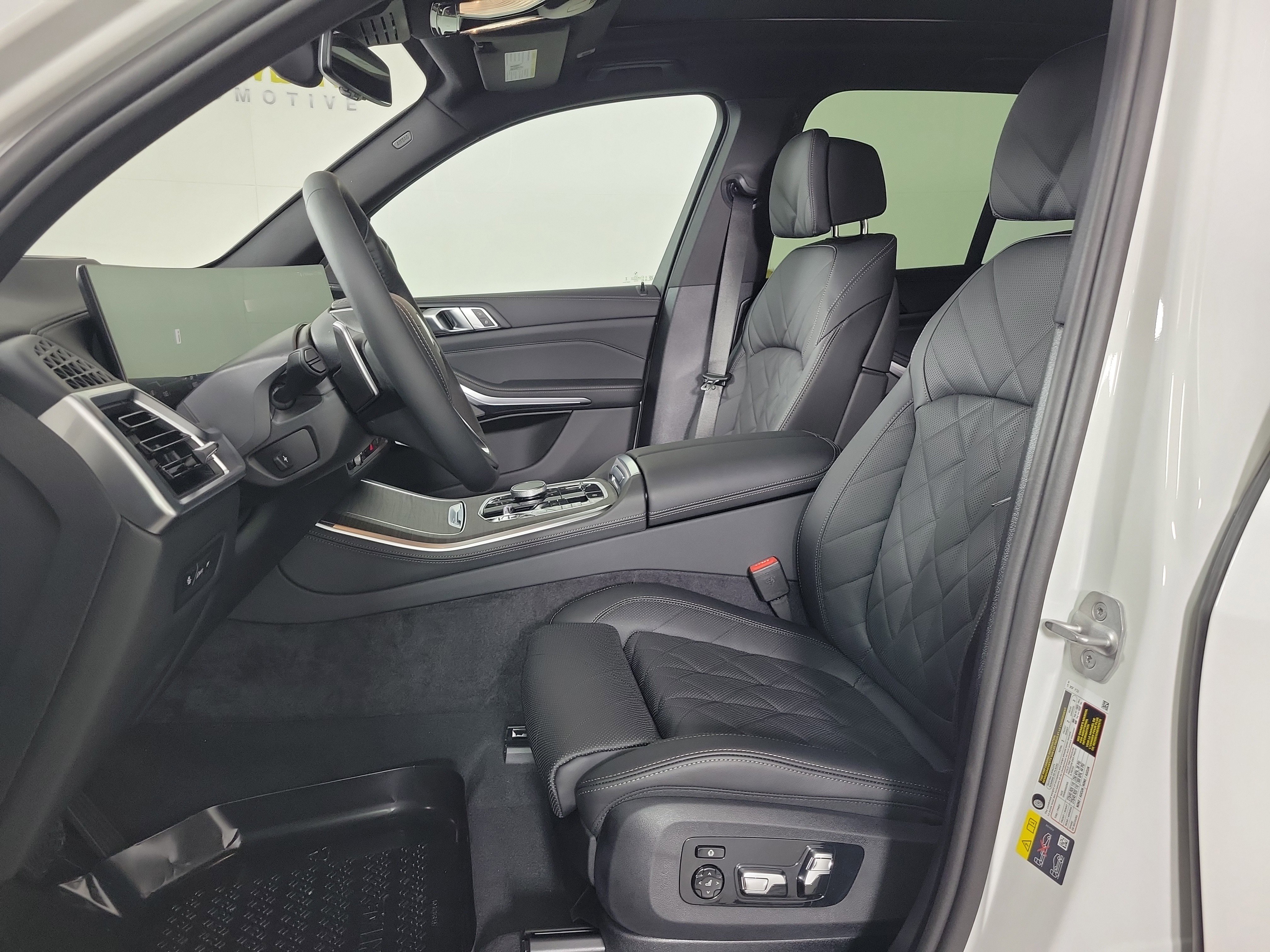 New 2026 BMW X5 xDrive50e image 9