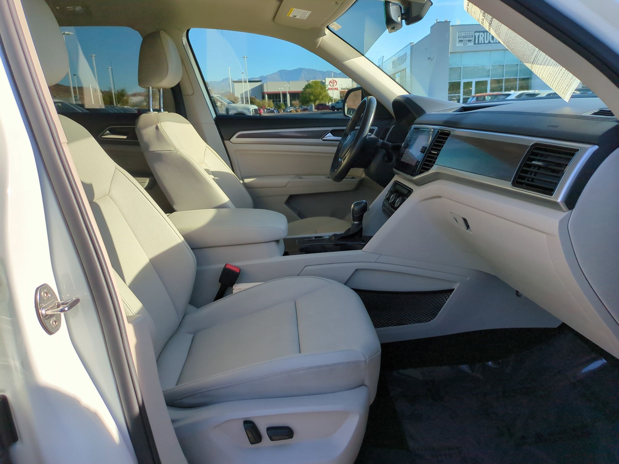 Used 2019 Volkswagen Atlas SEL R-Line image 32