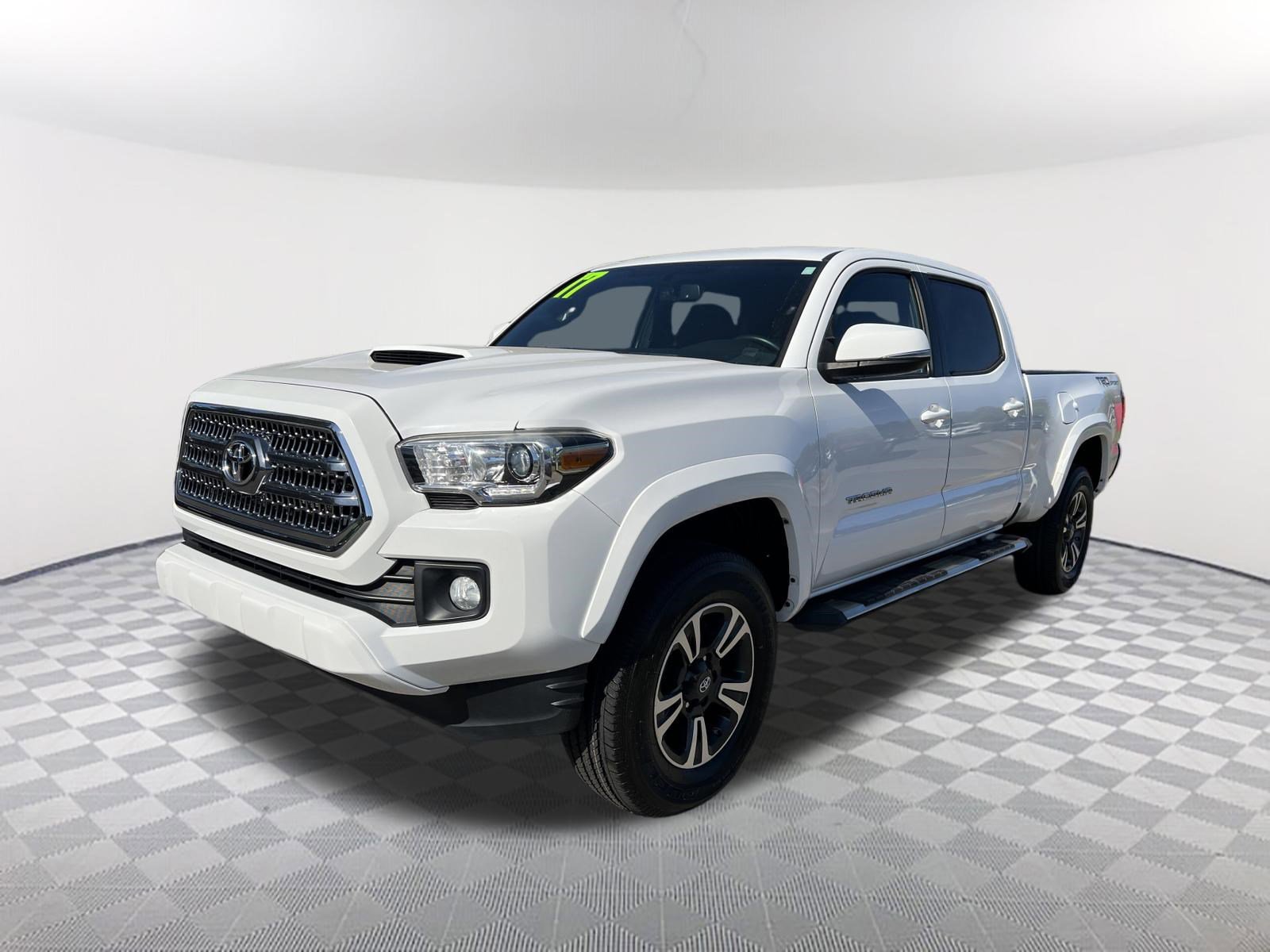 Used 2017 Toyota Tacoma TRD Sport w/ Tow Package image 3