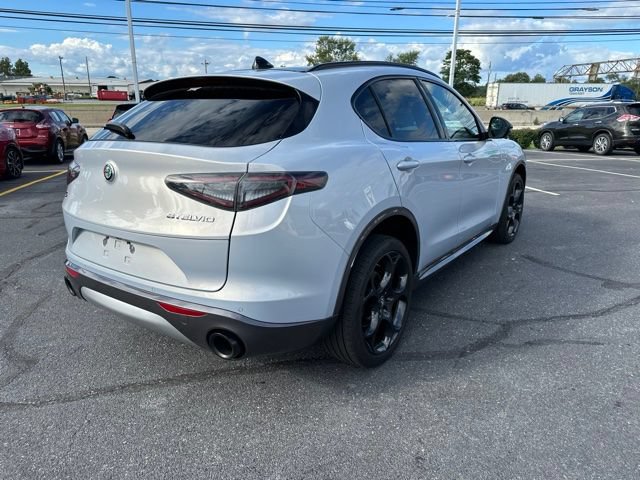 Used 2024 Alfa Romeo Stelvio Ti w/ Performance Driving Package AWD/4WD image 7