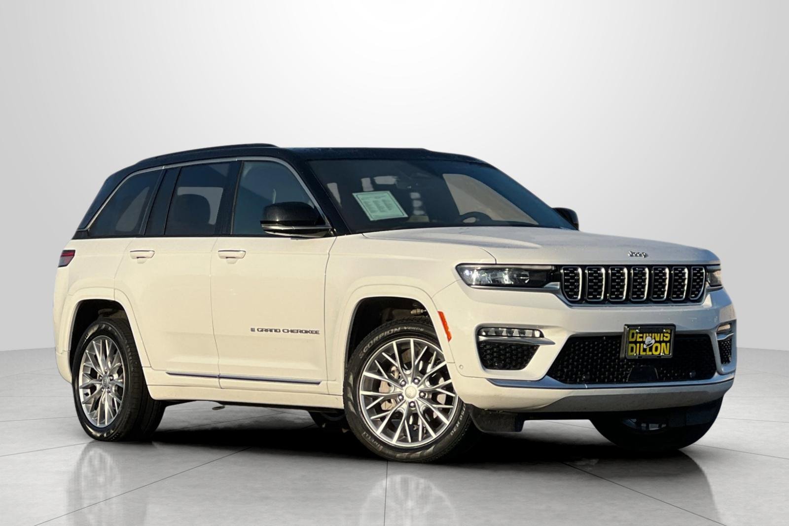 Used 2024 Jeep Grand Cherokee Summit image 2