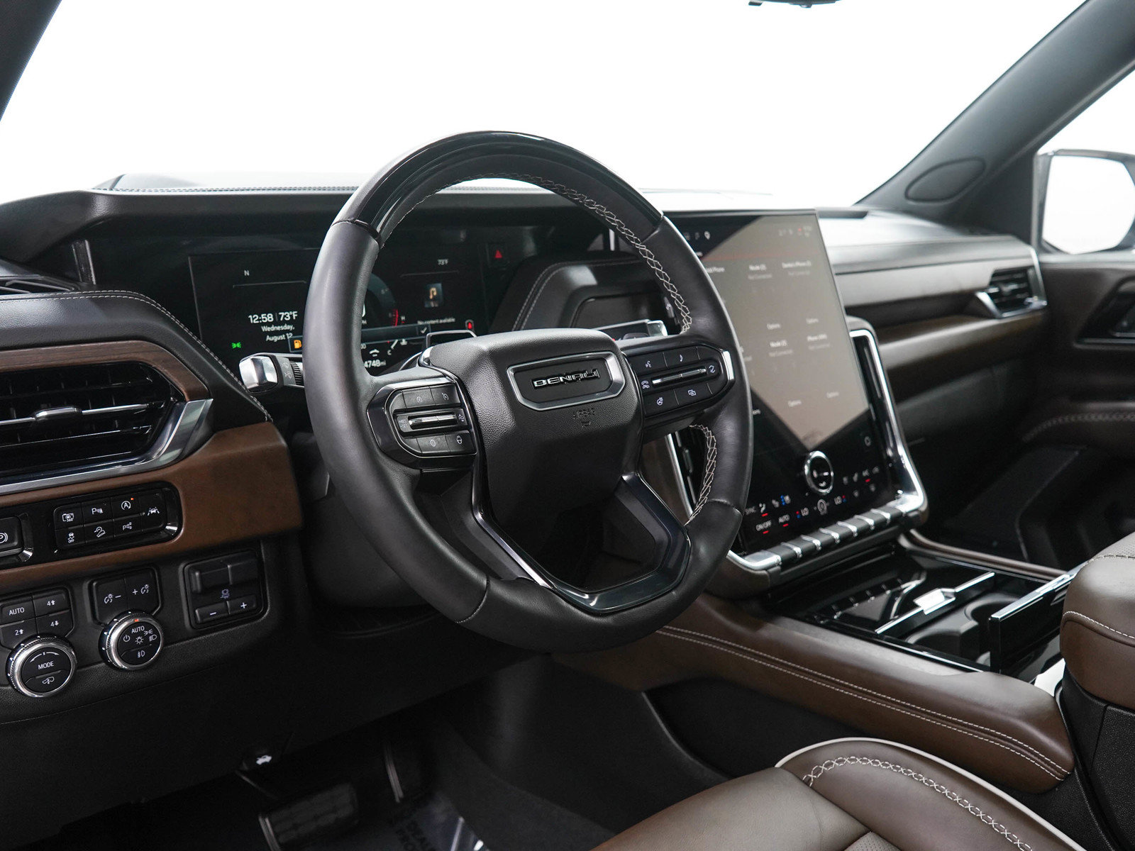 Used 2025 GMC Yukon Denali Ultimate AWD/4WD image 28
