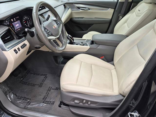Used 2023 Cadillac XT5 Premium Luxury w/ Technology Package FWD image 17